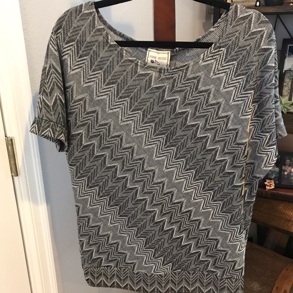 Grey zigzag knit top